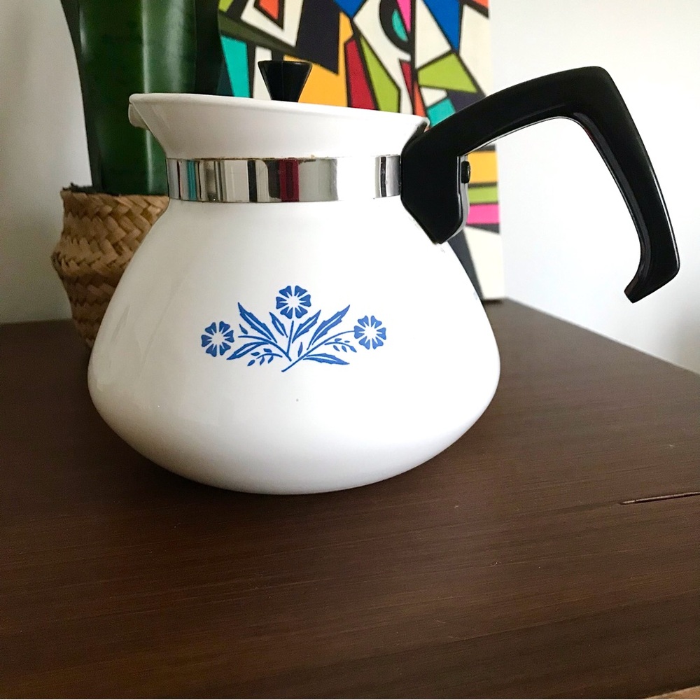 Vintage 1960s Corning Blue Cornflower Teapot, Bakelite Lid and Handle ☕️